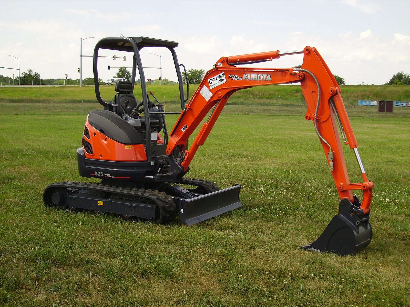Kubota U25 mini excavator, side profile, showing boom, arm, bucket, cab, and rubber tracks